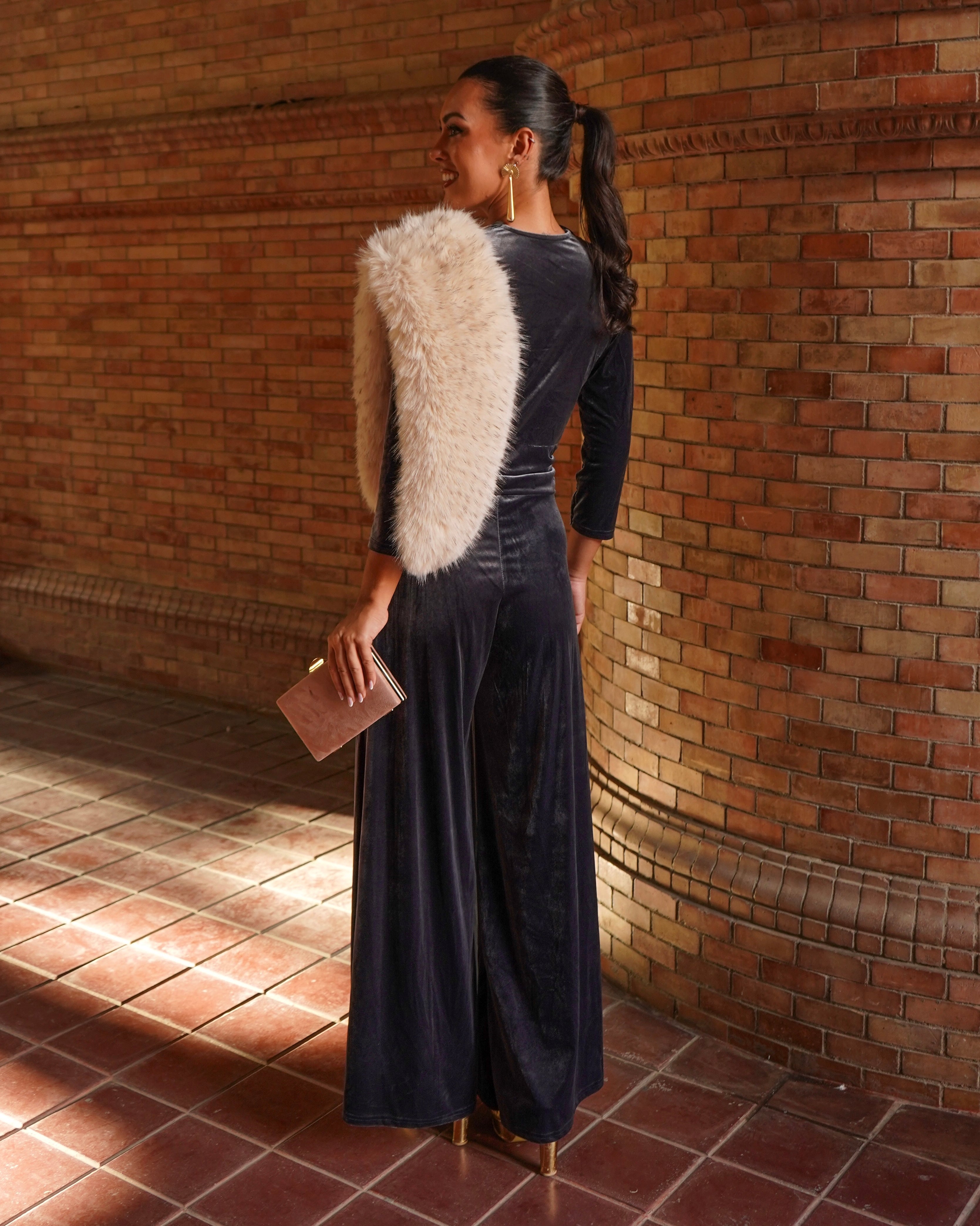 Mono Alejandra Gris
